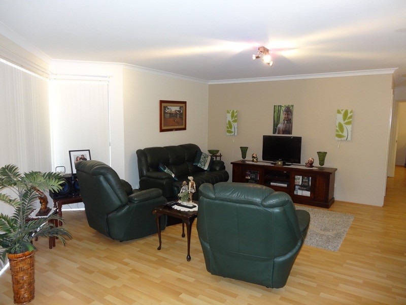 8B Coppercups Pl, Halls Head WA 6210