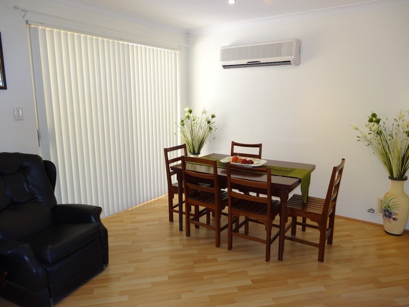 8B Coppercups Pl, Halls Head WA 6210