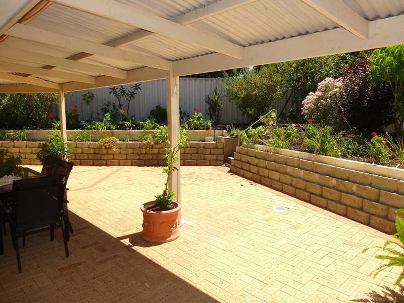 8B Coppercups Pl, Halls Head WA 6210