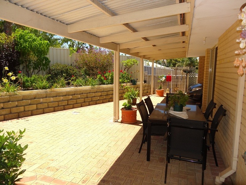 8B Coppercups Pl, Halls Head WA 6210