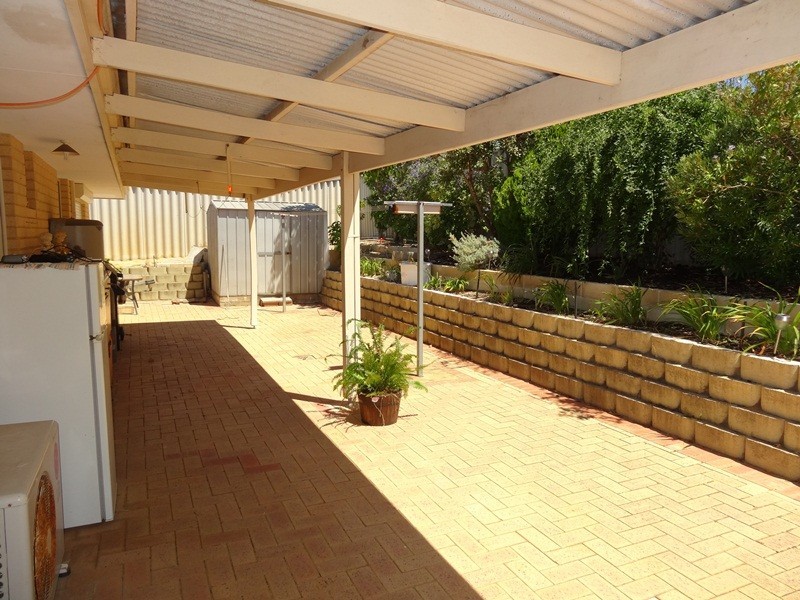 8B Coppercups Pl, Halls Head WA 6210