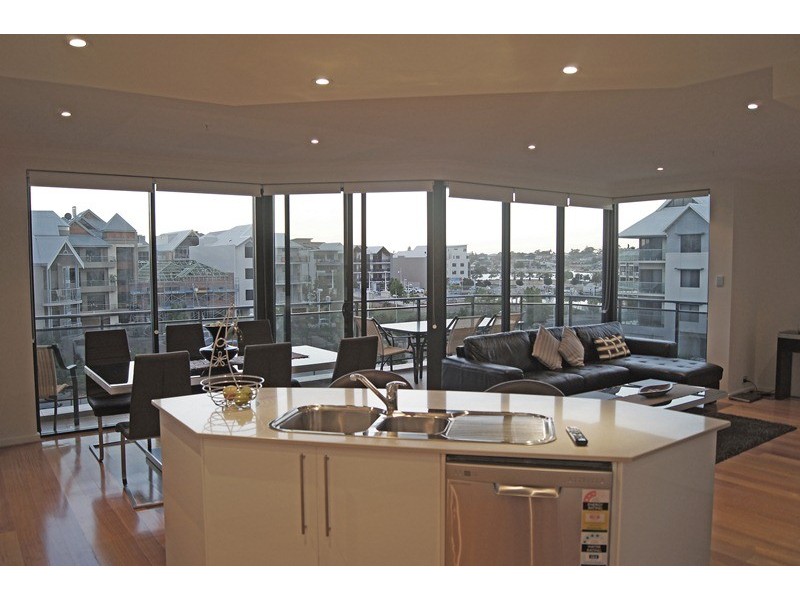 2/16 Torcello Mews, Mandurah WA 6210