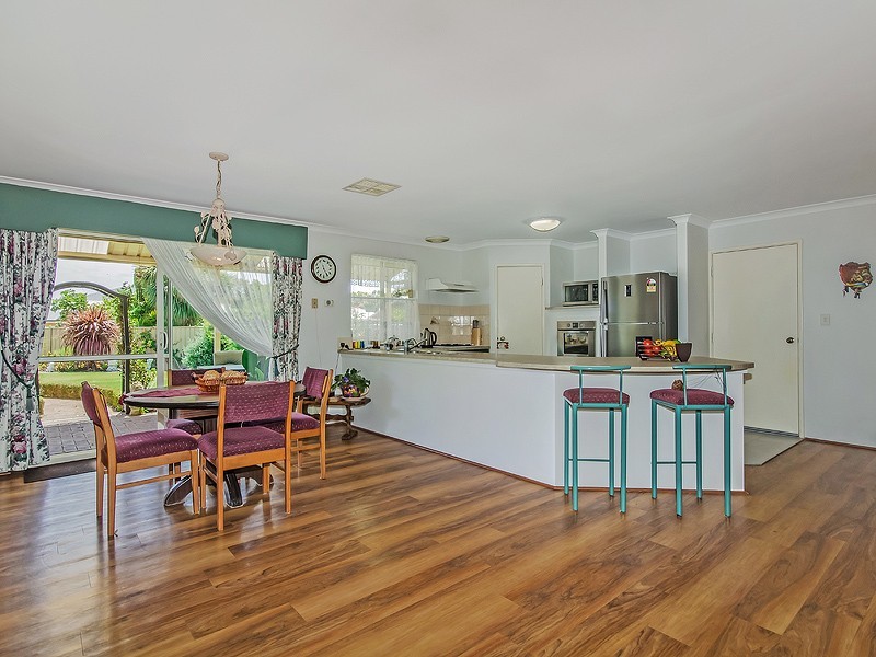 4 Ferndown Retreat, Meadow Springs WA 6210