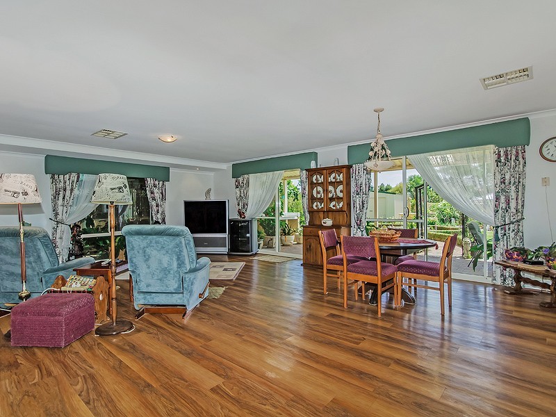 4 Ferndown Retreat, Meadow Springs WA 6210