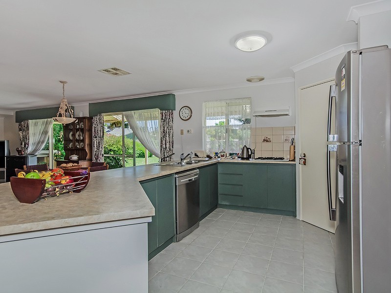 4 Ferndown Retreat, Meadow Springs WA 6210