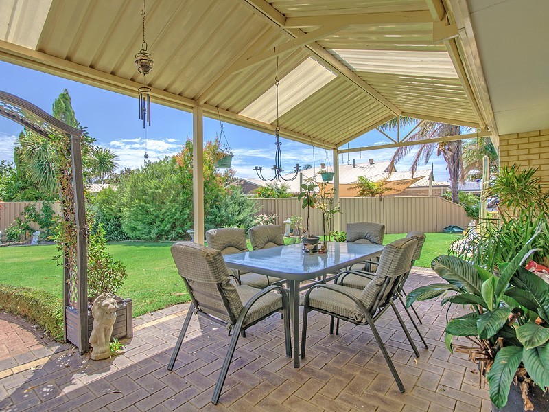 4 Ferndown Retreat, Meadow Springs WA 6210