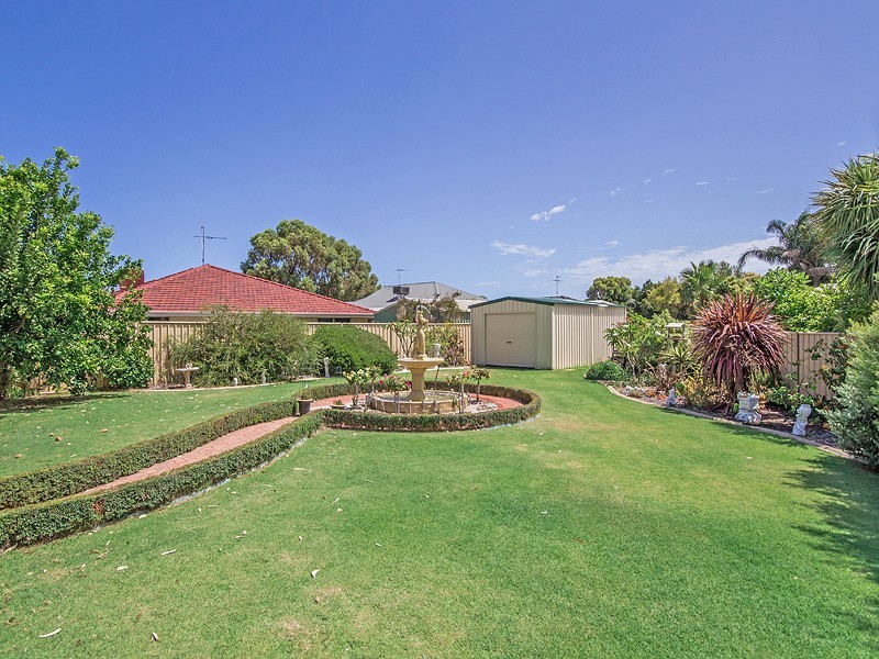 4 Ferndown Retreat, Meadow Springs WA 6210