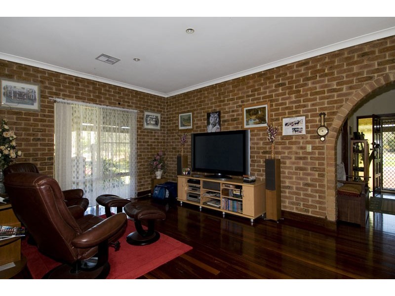16 Mears Road, Barragup WA 6209