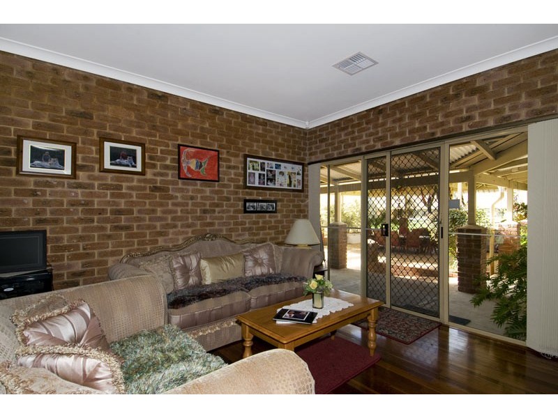 16 Mears Road, Barragup WA 6209