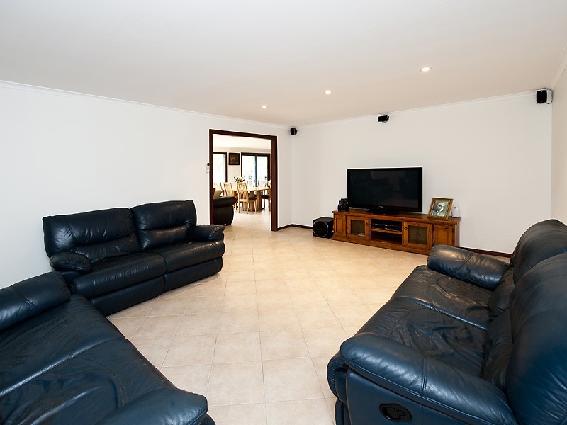 16 Peppermint Close, South Yunderup WA 6208