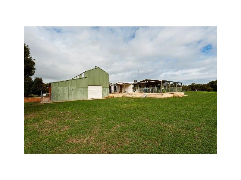 16 Peppermint Close, South Yunderup WA 6208
