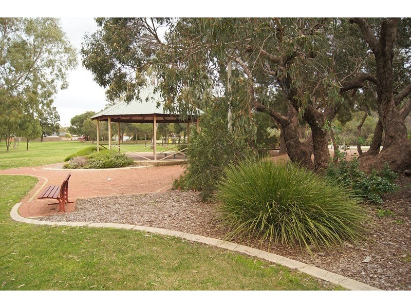 18 Kruger Loop, South Yunderup WA 6208