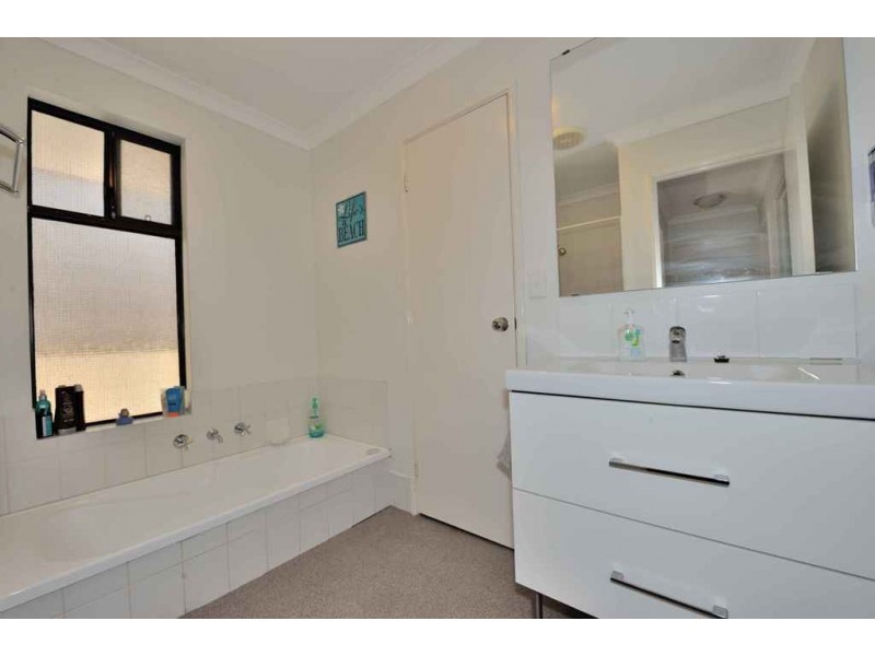 42 Kurrajong Road, Safety Bay WA 6169