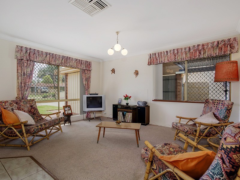 6 Selwyn Rise, Greenfields WA 6210