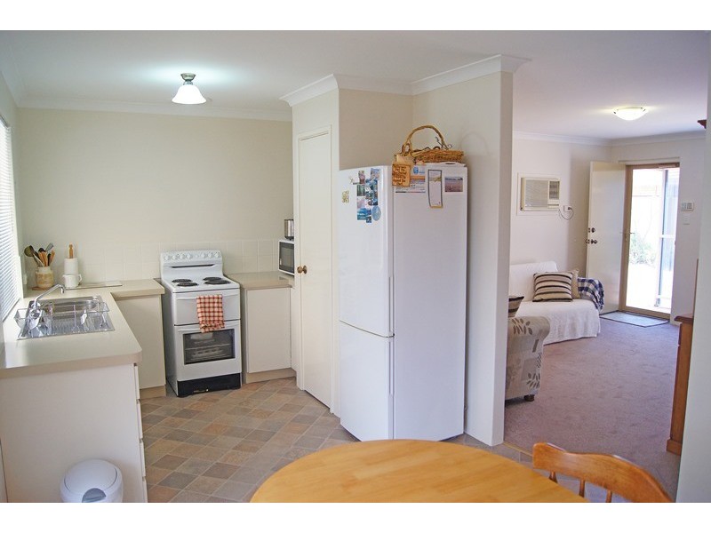 8,2 Loaring Street, Mandurah WA 6210