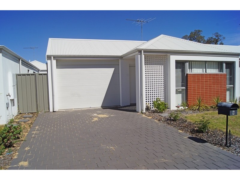 9 Chadwell Close, Meadow Springs WA 6210