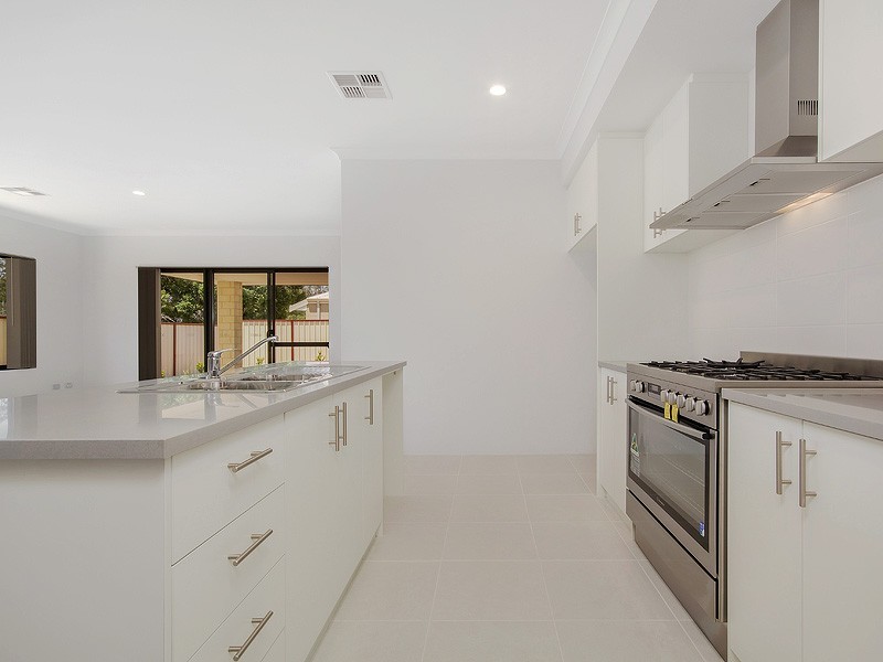 12 18 Banksia Terrace, South Yunderup WA 6208