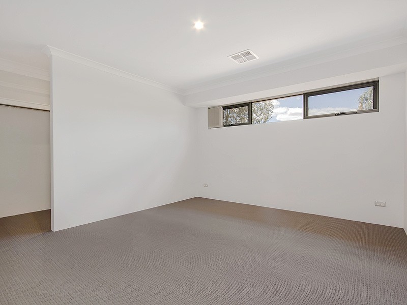 12 18 Banksia Terrace, South Yunderup WA 6208