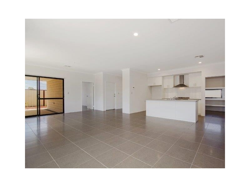 16 18 Banksia Terrace, South Yunderup WA 6208