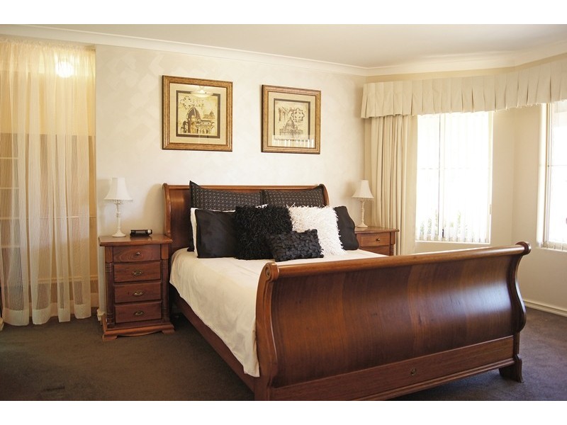 17 Macquarie Drive, Coodanup WA 6210