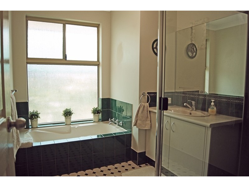 17 Macquarie Drive, Coodanup WA 6210