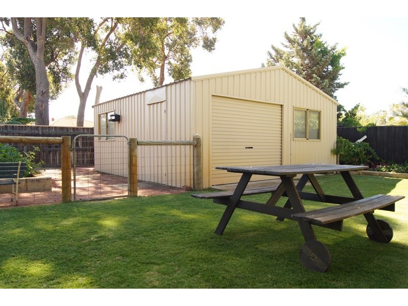 17 Macquarie Drive, Coodanup WA 6210