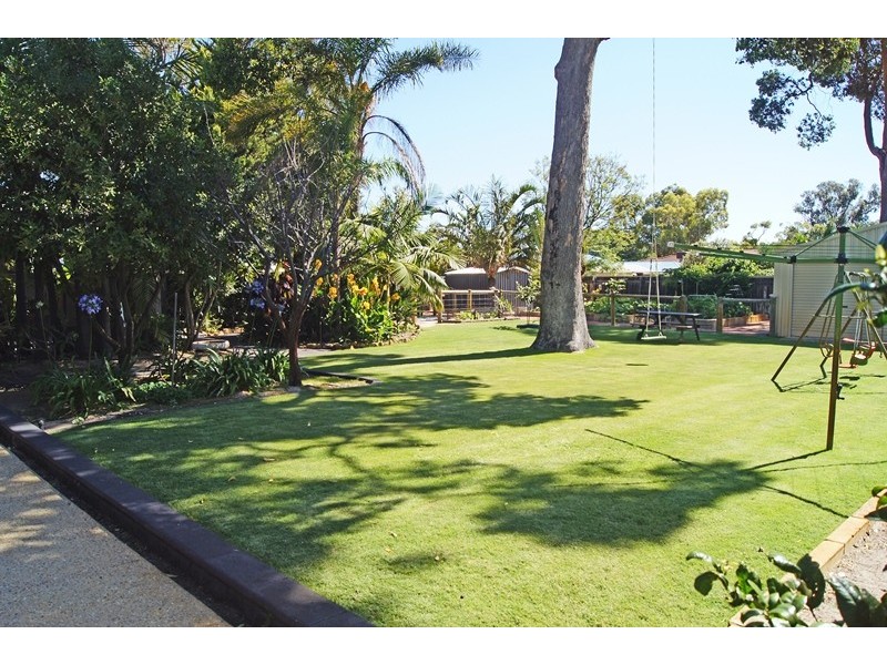 17 Macquarie Drive, Coodanup WA 6210