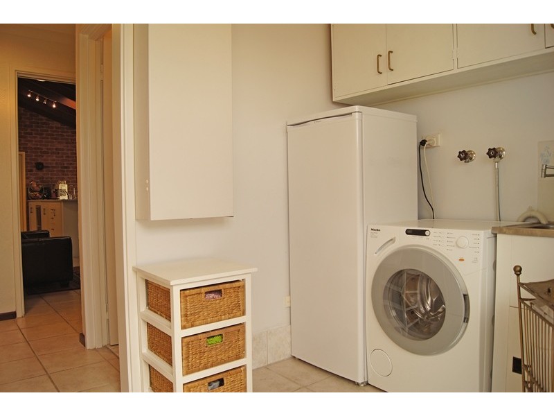 3 Windera Close, Dudley Park WA 6210