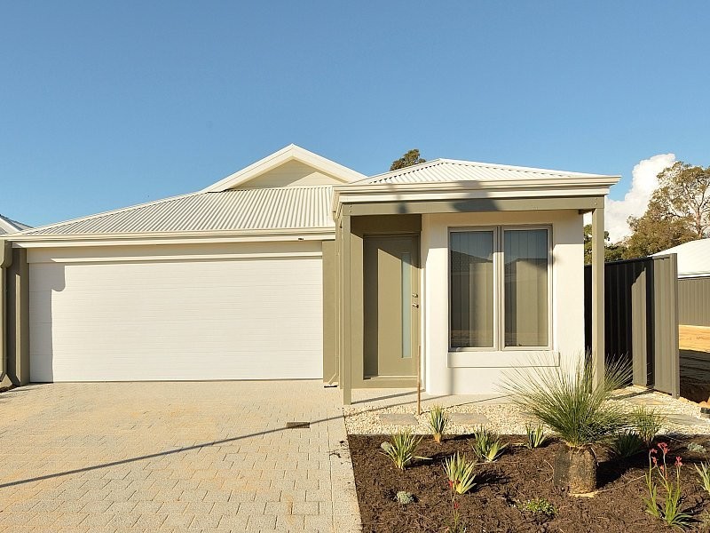 6 Blanche Crescent, Lakelands WA 6180