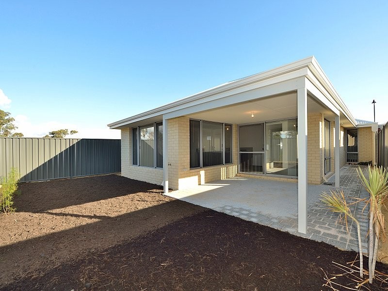 6 Blanche Crescent, Lakelands WA 6180