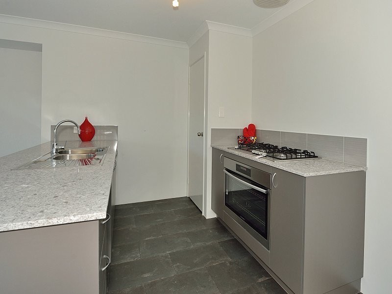 6 Blanche Crescent, Lakelands WA 6180