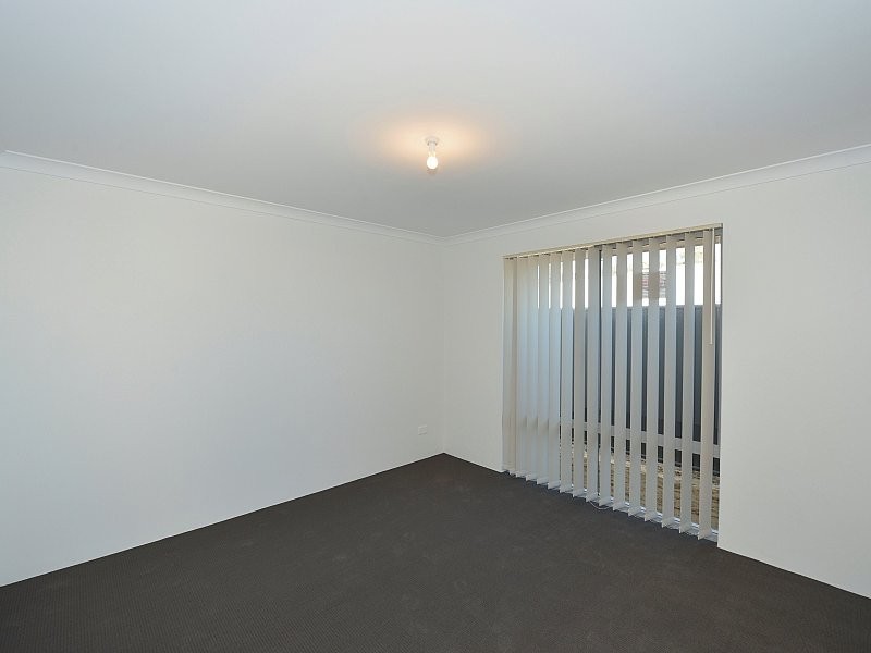 6 Blanche Crescent, Lakelands WA 6180