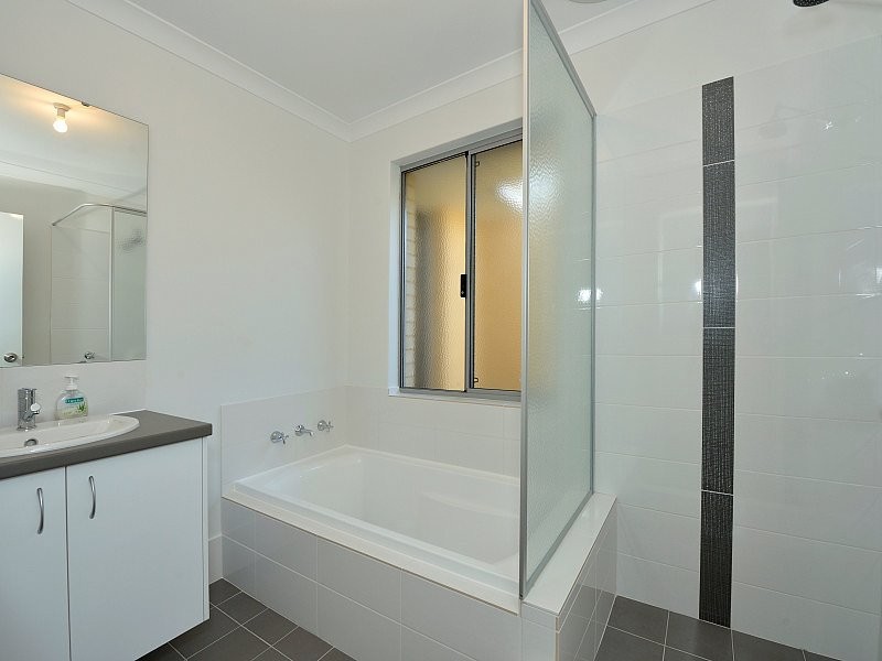 6 Blanche Crescent, Lakelands WA 6180