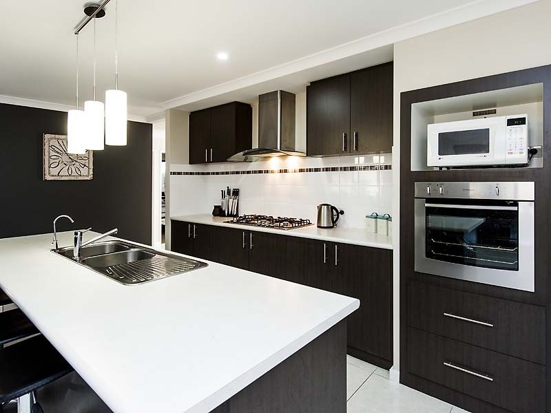 7 Loretta Parkway, Lakelands WA 6180