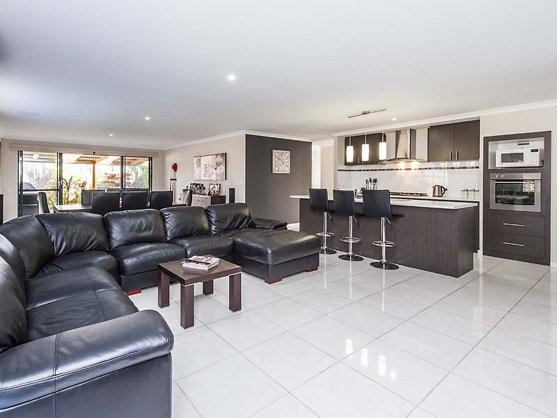 7 Loretta Parkway, Lakelands WA 6180