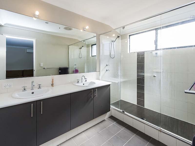 7 Loretta Parkway, Lakelands WA 6180