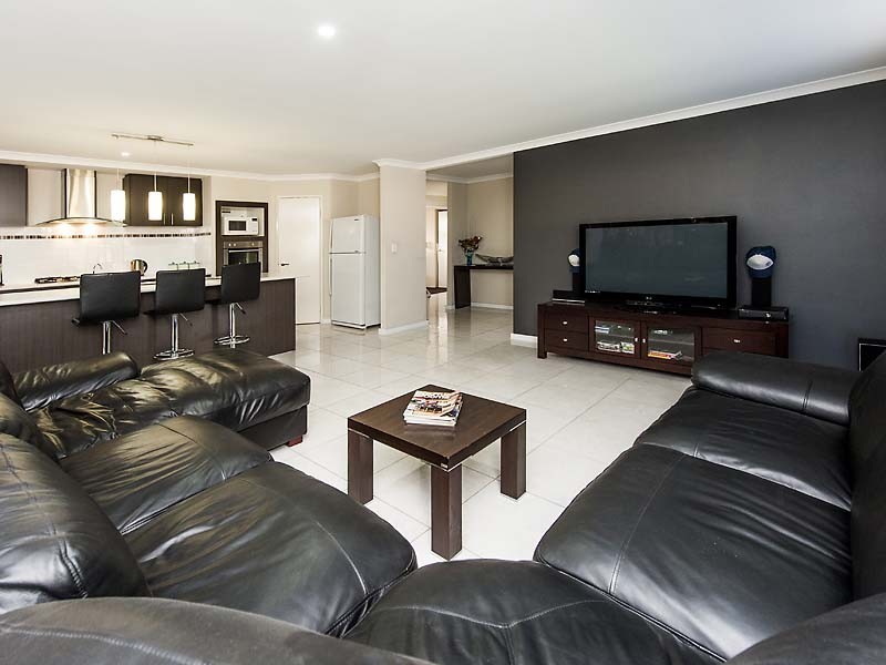 7 Loretta Parkway, Lakelands WA 6180