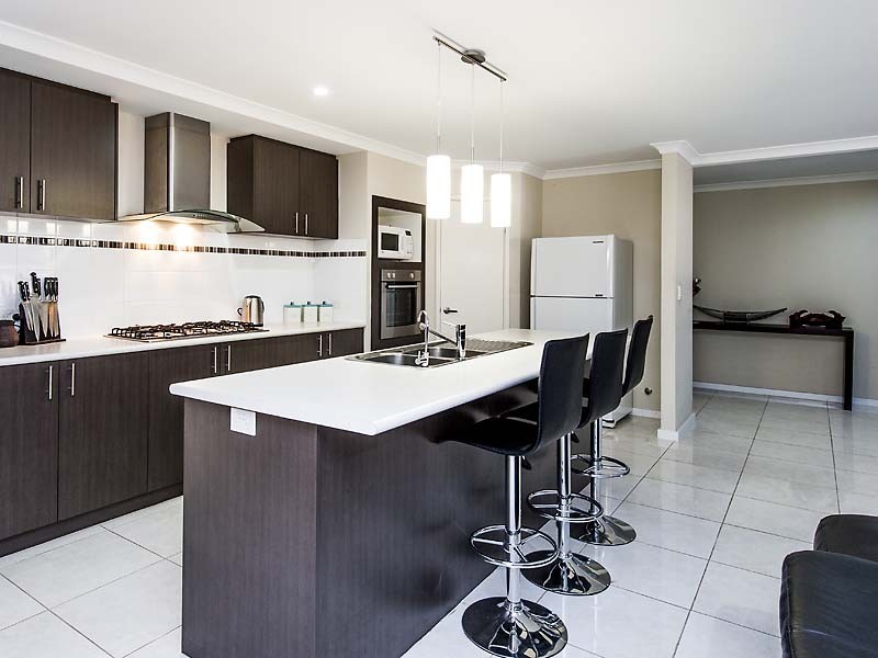 7 Loretta Parkway, Lakelands WA 6180