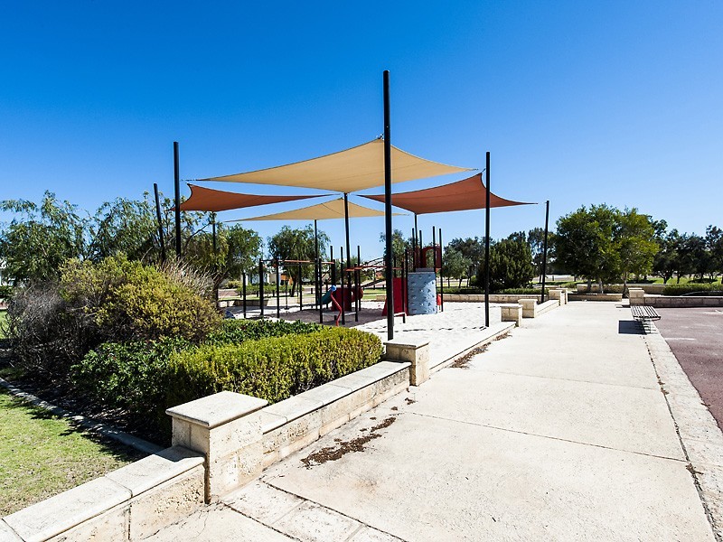 7 Loretta Parkway, Lakelands WA 6180