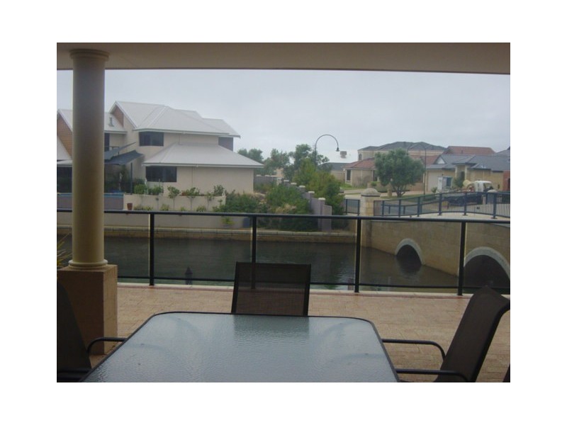 12 Condor Mews, Halls Head WA 6210