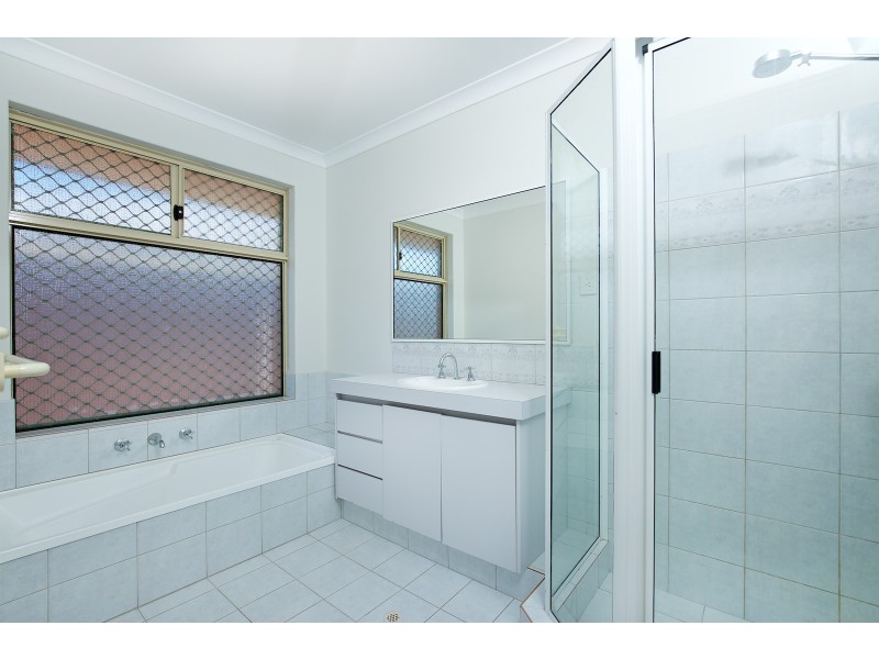 6 Chennile Vista, Halls Head WA 6210