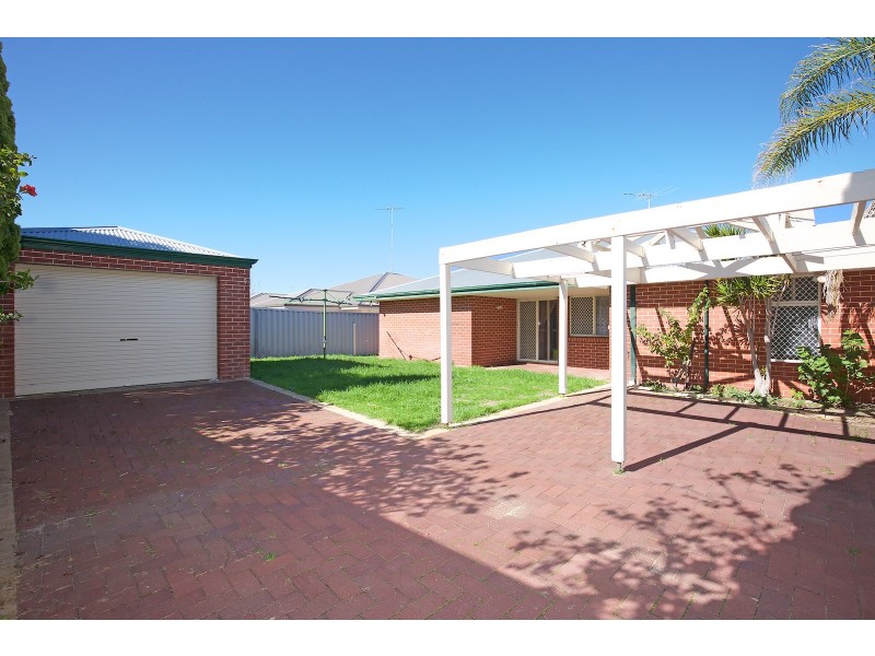 6 Chennile Vista, Halls Head WA 6210