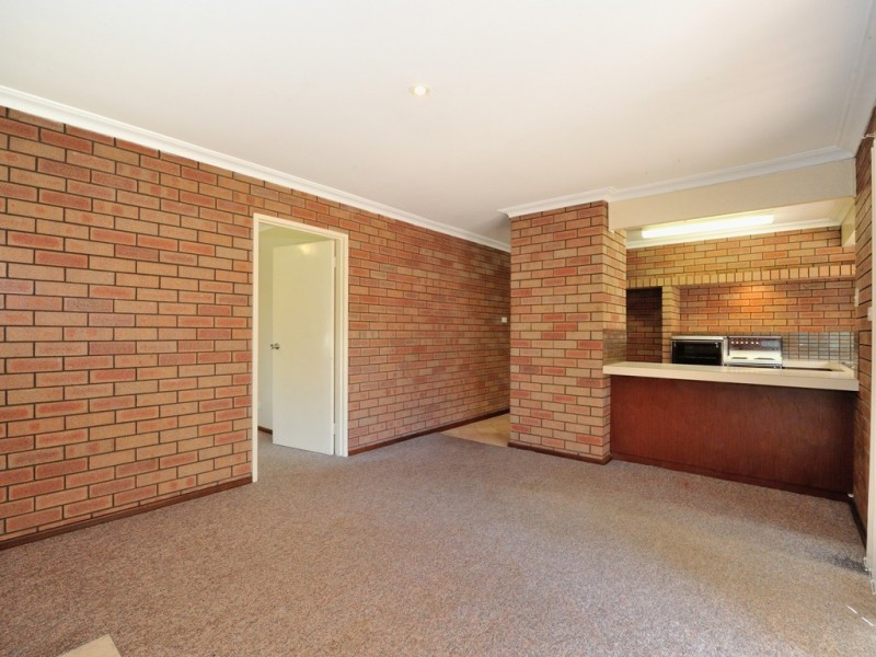 4 Evandale Street, Dudley Park WA 6210