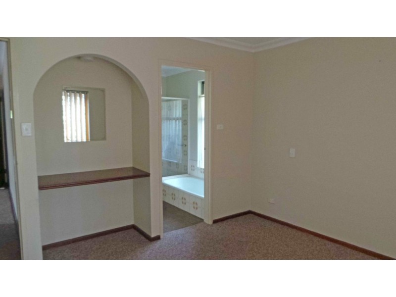 4 Evandale Street, Dudley Park WA 6210