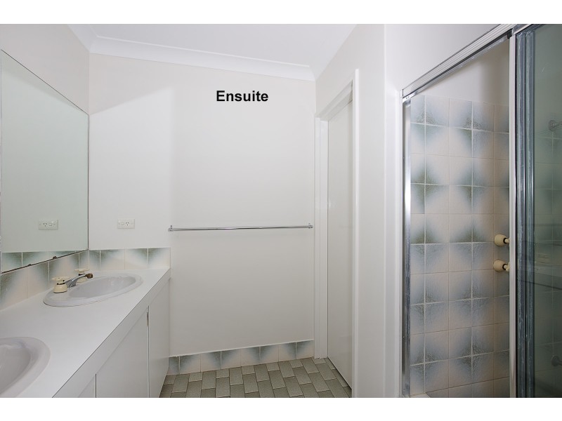 8 Sandalwood Pde, Halls Head WA 6210