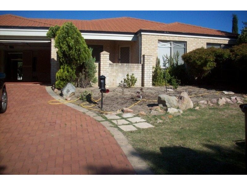 11 Paradise Circuit, Halls Head WA 6210