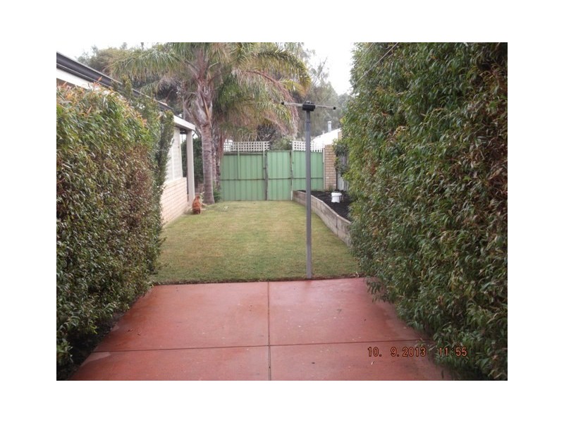 11 Paradise Circuit, Halls Head WA 6210