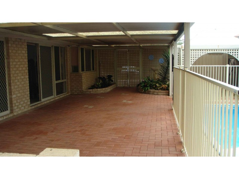 11 Paradise Circuit, Halls Head WA 6210