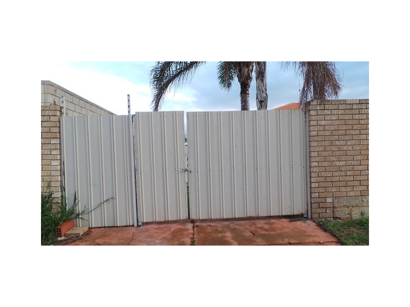 11 Paradise Circuit, Halls Head WA 6210