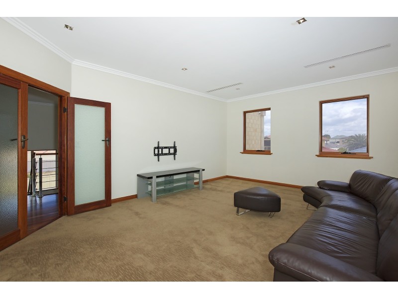 60 Ronsard Drive, San Remo WA 6210